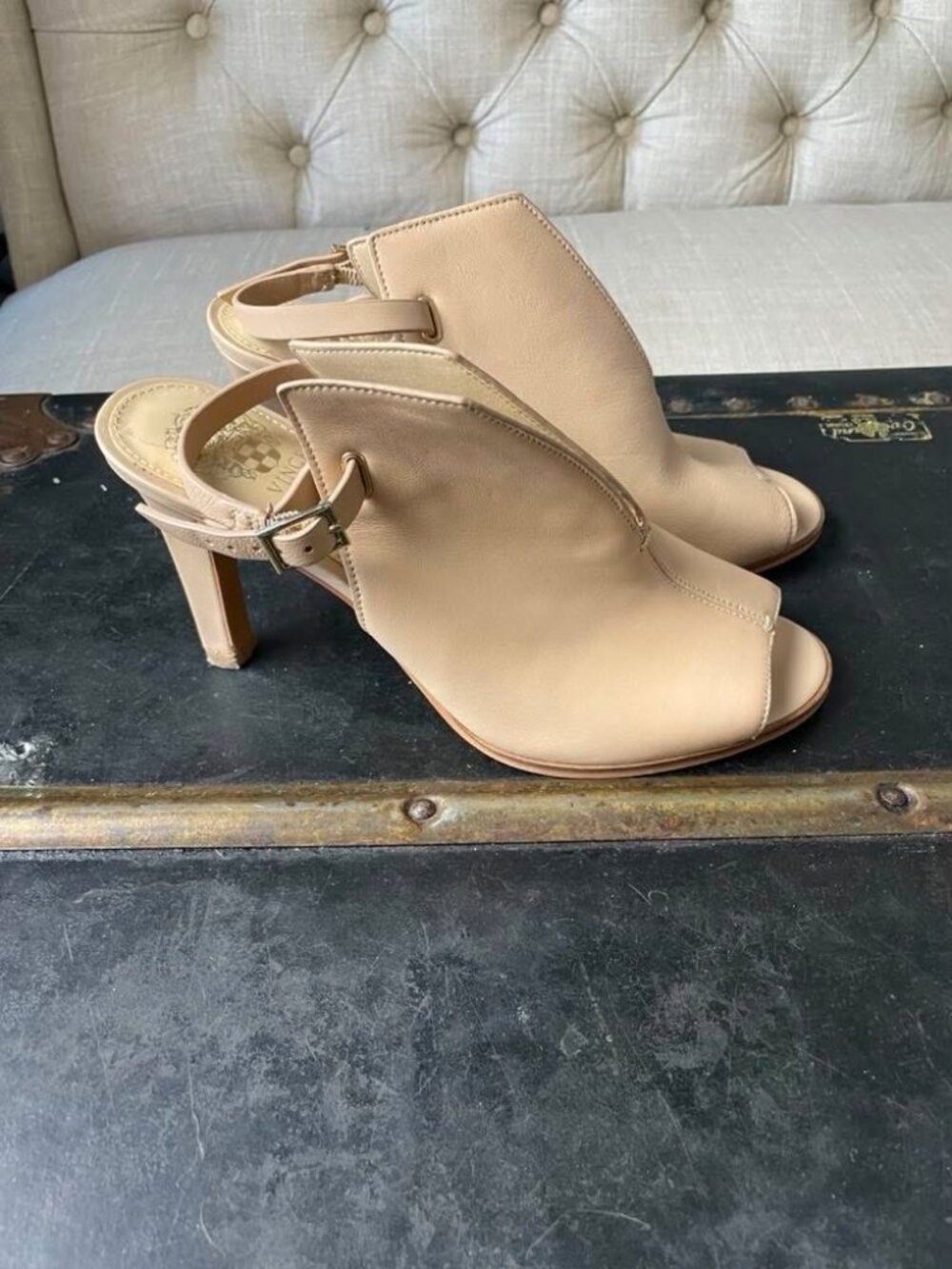 EUC Women's Vince Camuto Naveah Nude Beige Leather Slingback Heels size 9.5